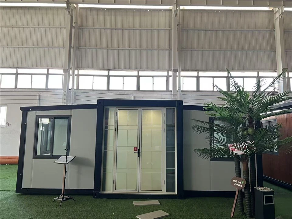 Expandable mobile home